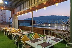 Pax Grand Blue || Rooftop Swimming Pool & Restaurant | 500 Mtr. from Udaipur Railway station, Udaipur