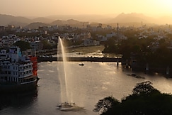 Bunkyard Inn |Lakeview Rooms & Rooftop Restaurant|, Udaipur