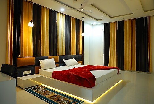 HOTEL VASUNDHRA