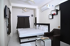 Hotel First Crown, Balagarh