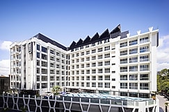 TRIBE Phnom Penh Post Office Square, بنوم بنه