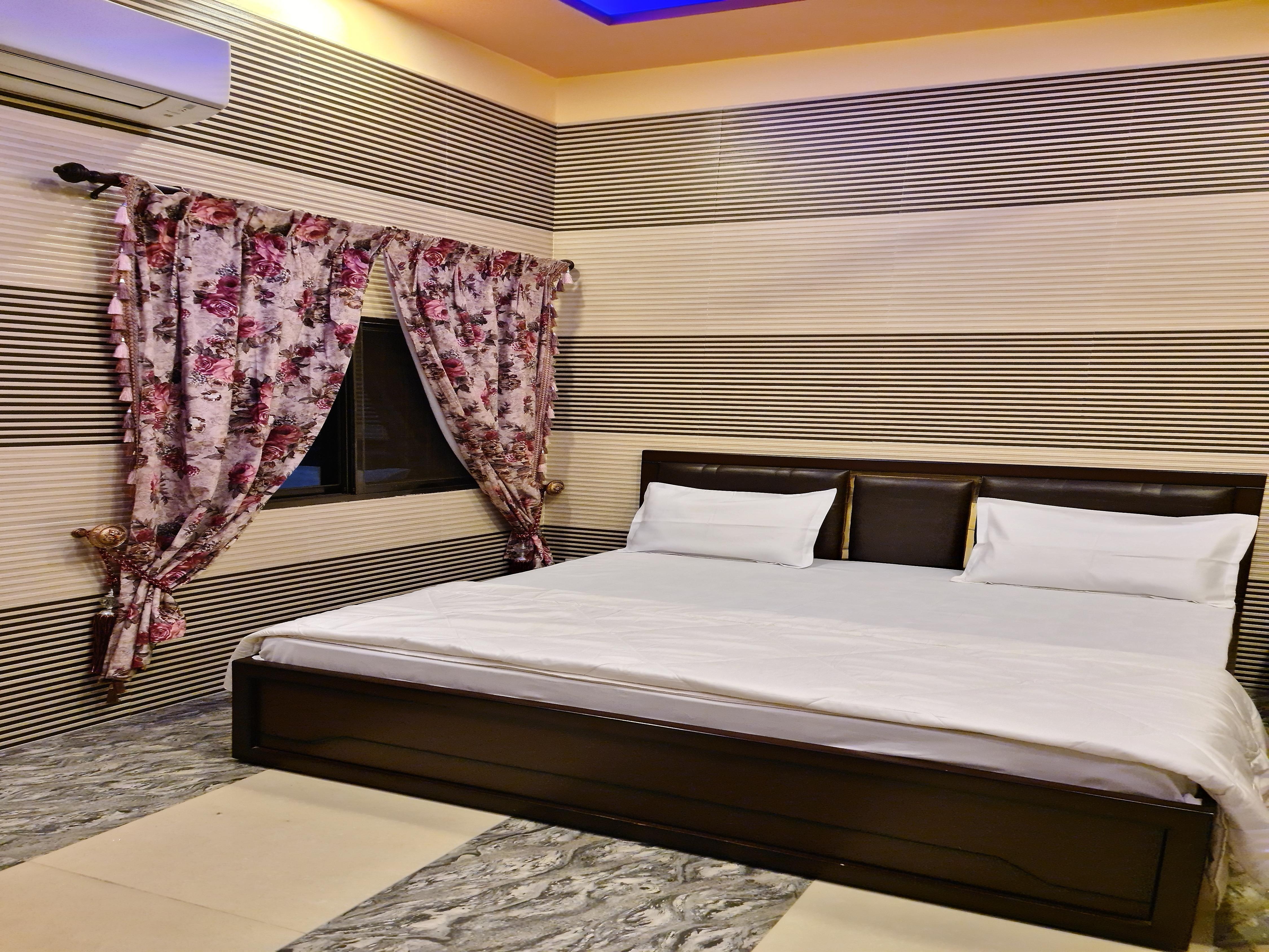 S mart Guest House - Tap to explore photos