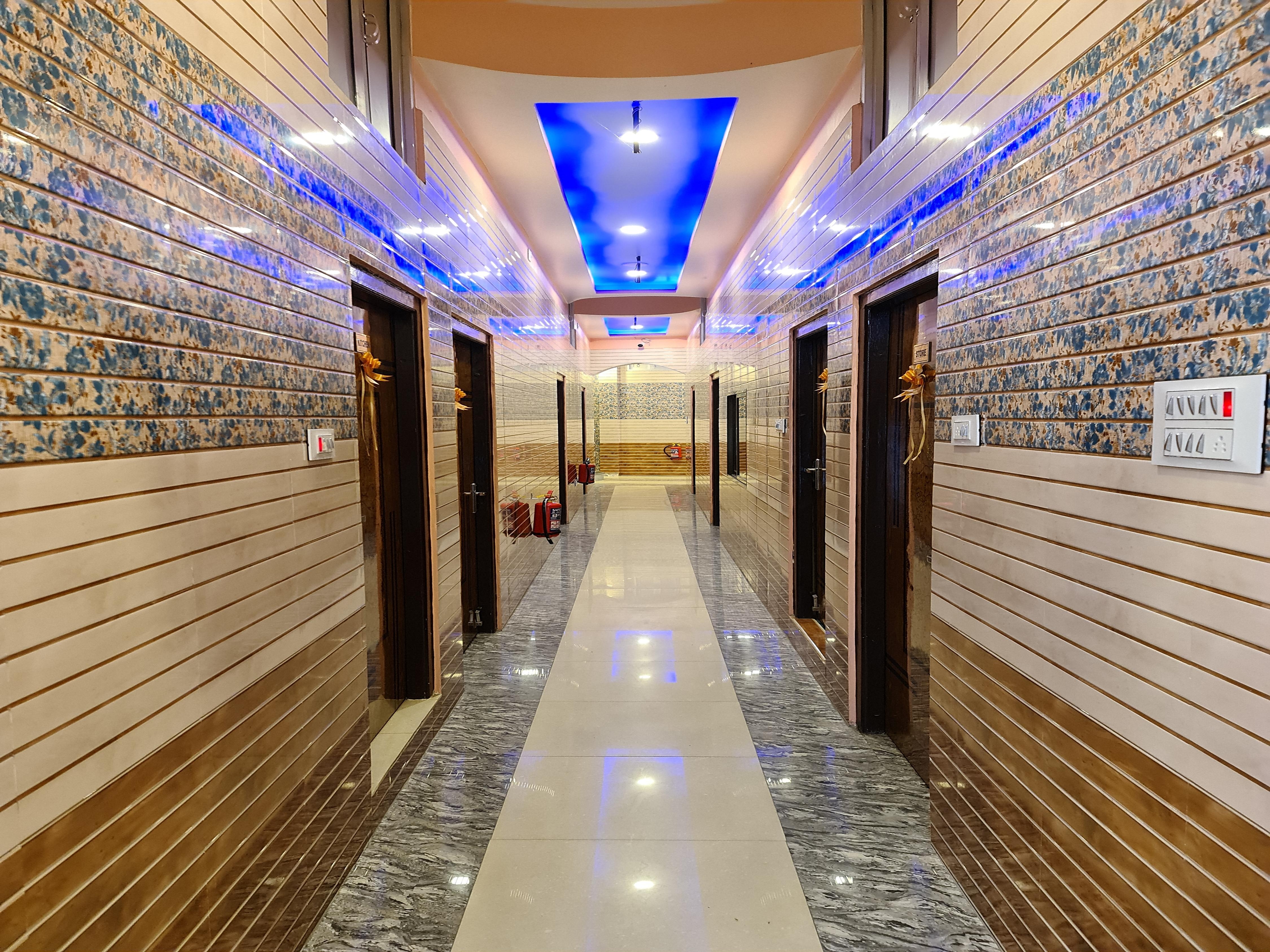 S mart Guest House - Tap to explore photos