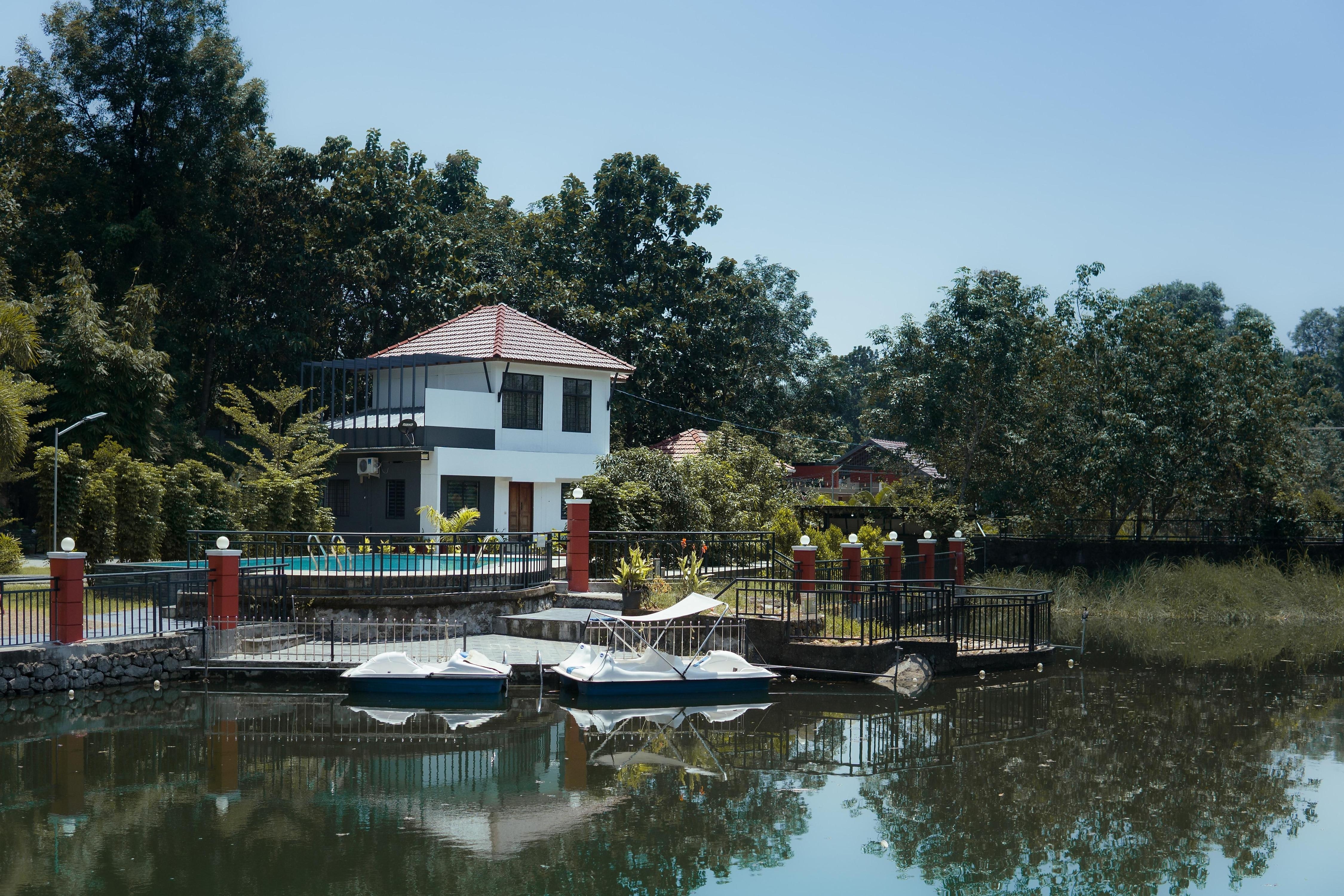 Rockdale Resort - Tap to explore photos