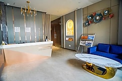 Hotel Familia, Lucknow