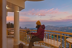 The Hosteller Narkanda, Shimla