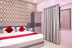 Hotel Ayodhya Palace - 400 Mtrs from HANUMAN GARHI.