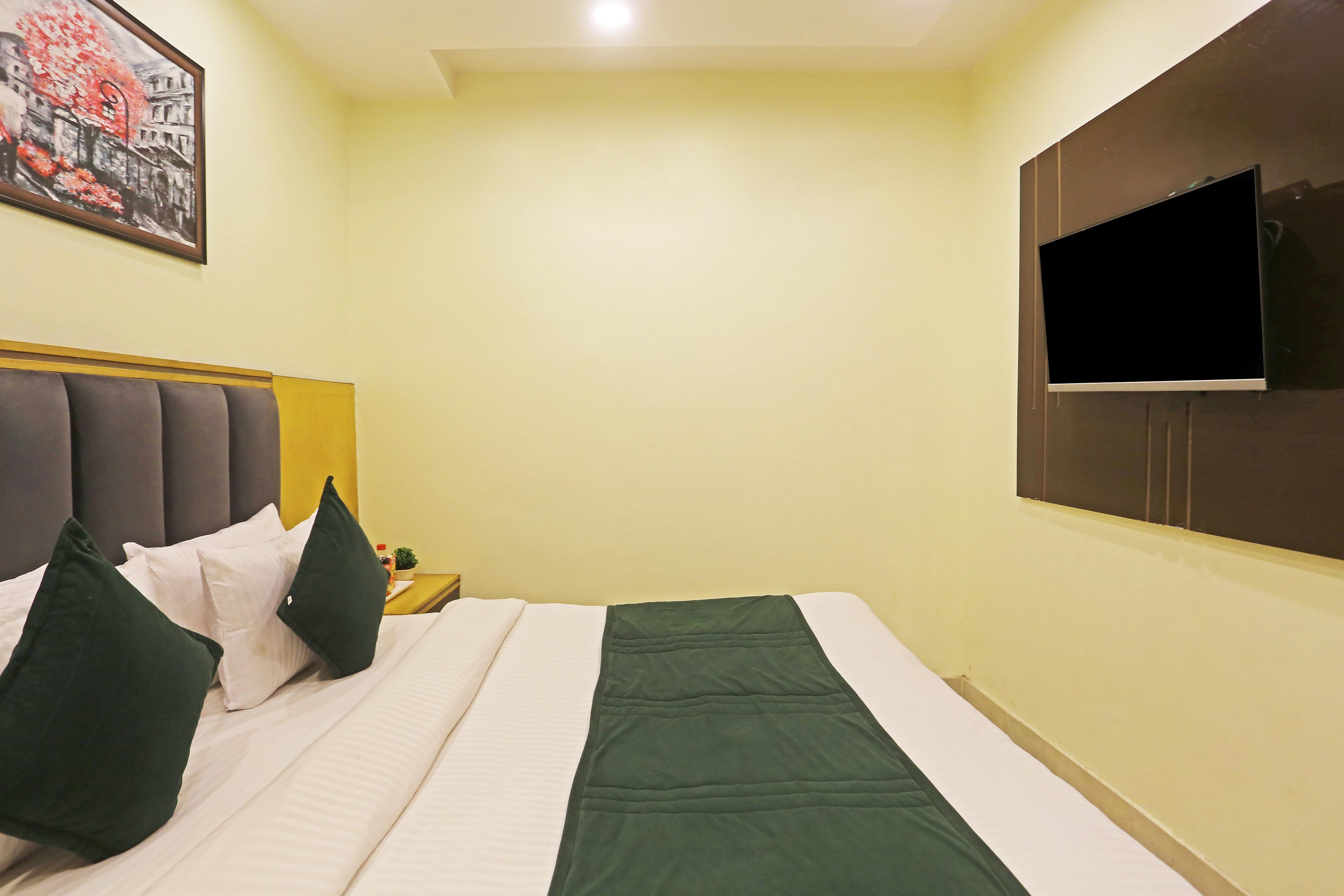 Hotel Aman Imperial @New Delhi Railway Station - Tap to explore photos