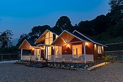 SaffronStays Cottage Glade, Dehradun, Kanatal