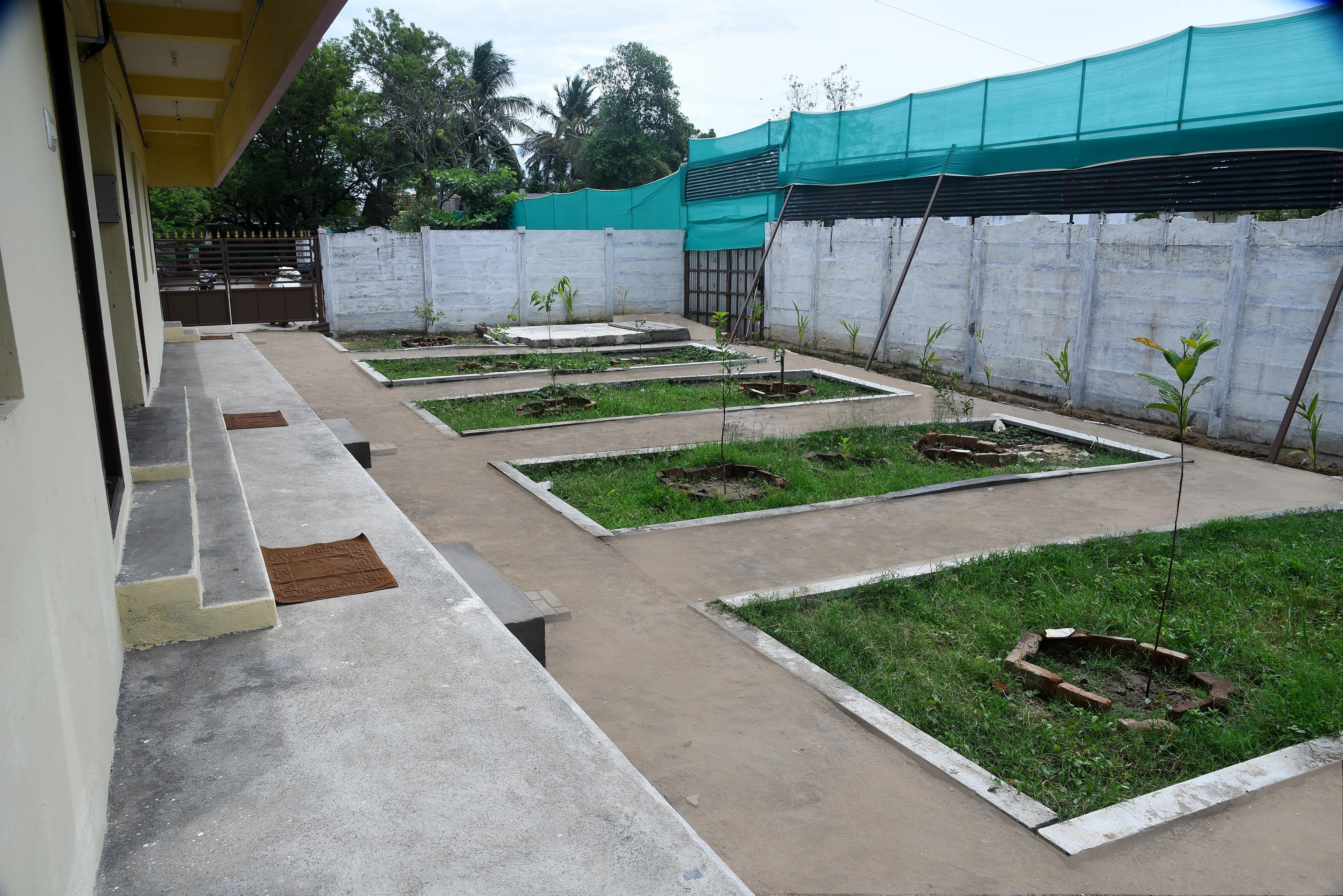 Kumbakonam Inn Hotels - Kumbakonam Inn Stay - Tap to explore photos
