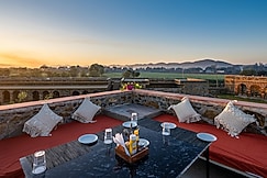 Sariska Courtyard, Mehandipur