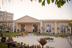 Santorini Resort, Mampur Bana