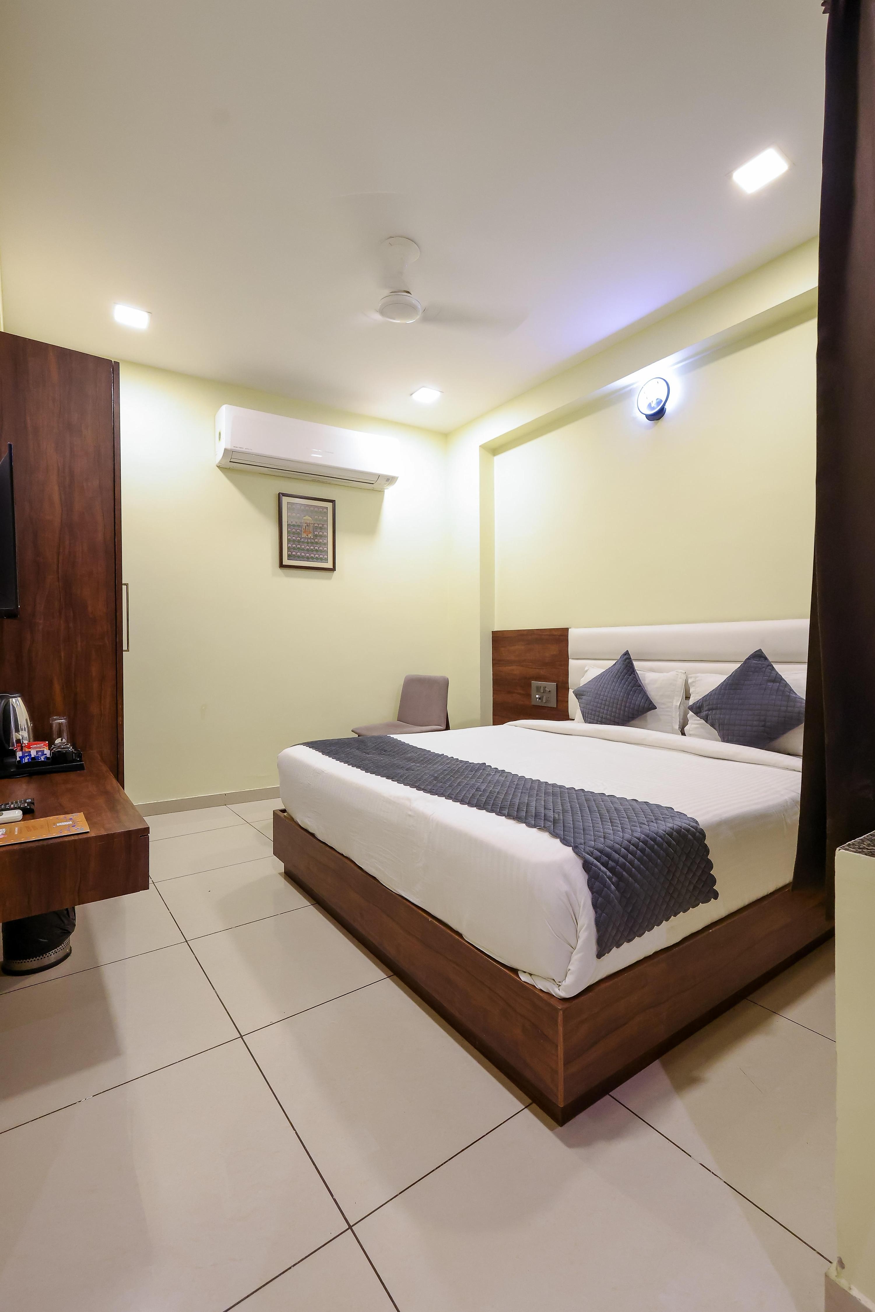 Hotel Kanha - Tap to explore photos