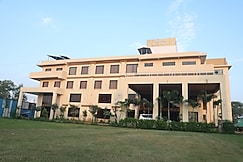 Hotel MCR Park, Sehore