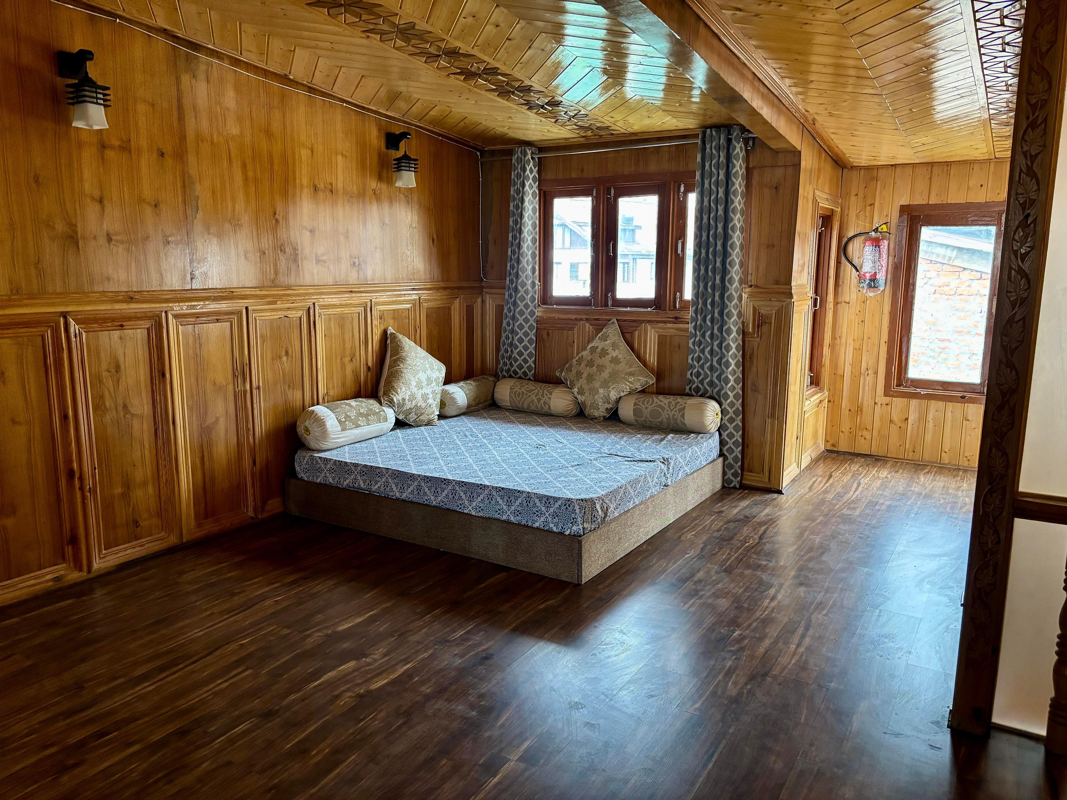 Shivpora Cottage - Tap to explore photos