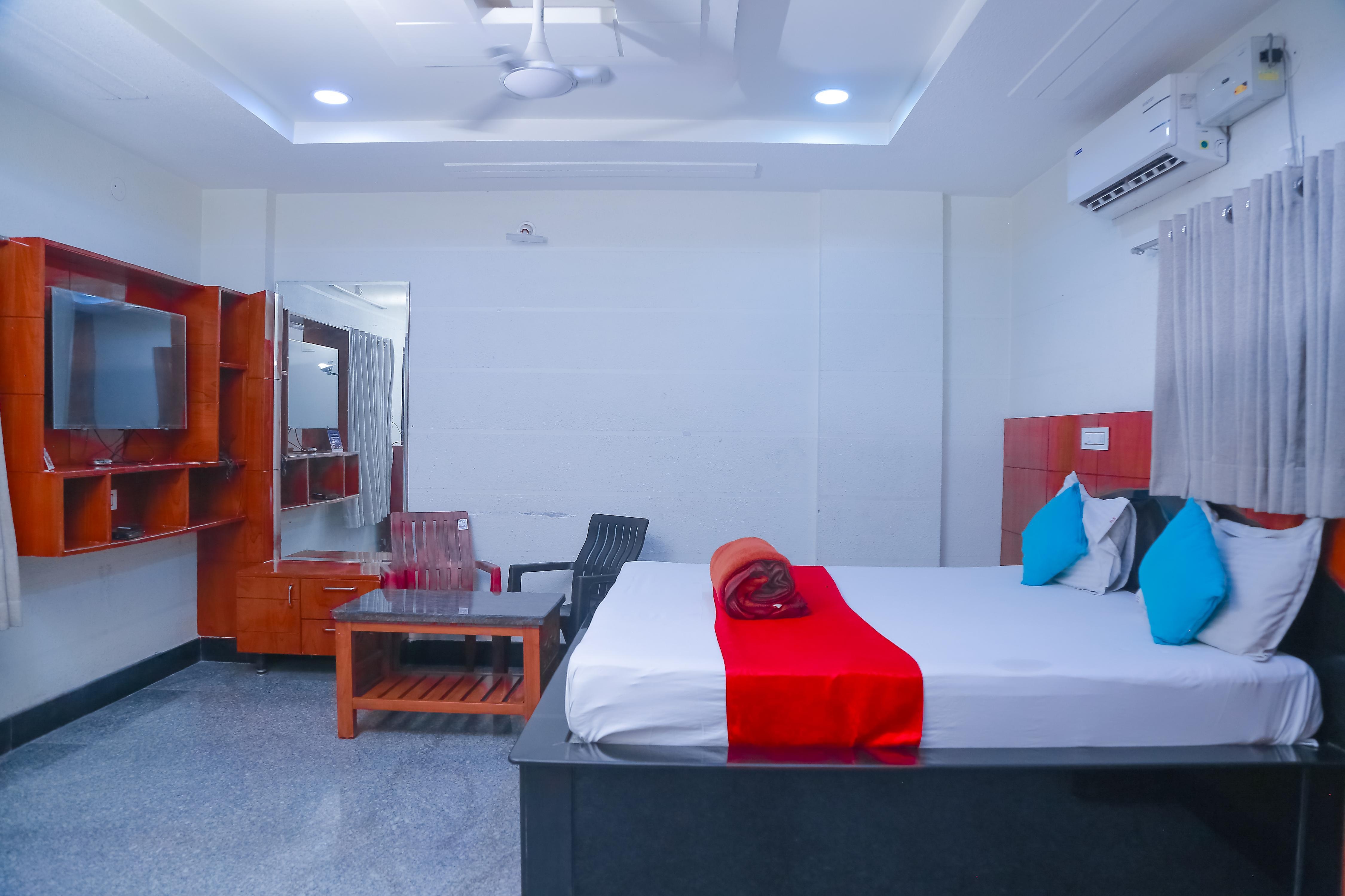 Hotel New Maruthi Residency inn - Tap to explore photos