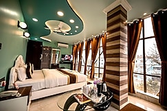 HOTEL SKY PARK INN-3 MINS WALKING TO SILIGURI STATION & TENJING NORGEY BUS STAND, Siliguri