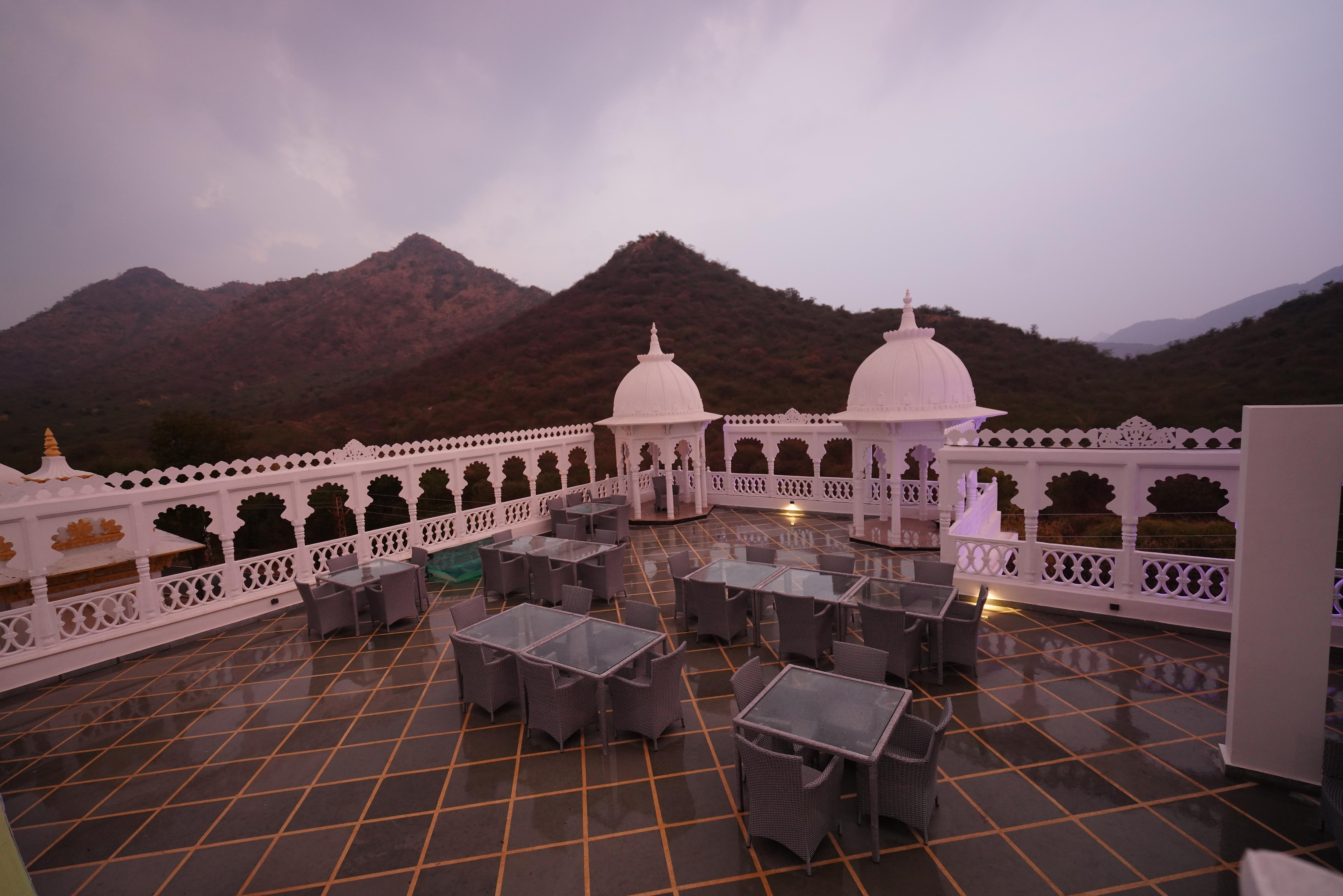Arryaa Inn - Tap to explore photos