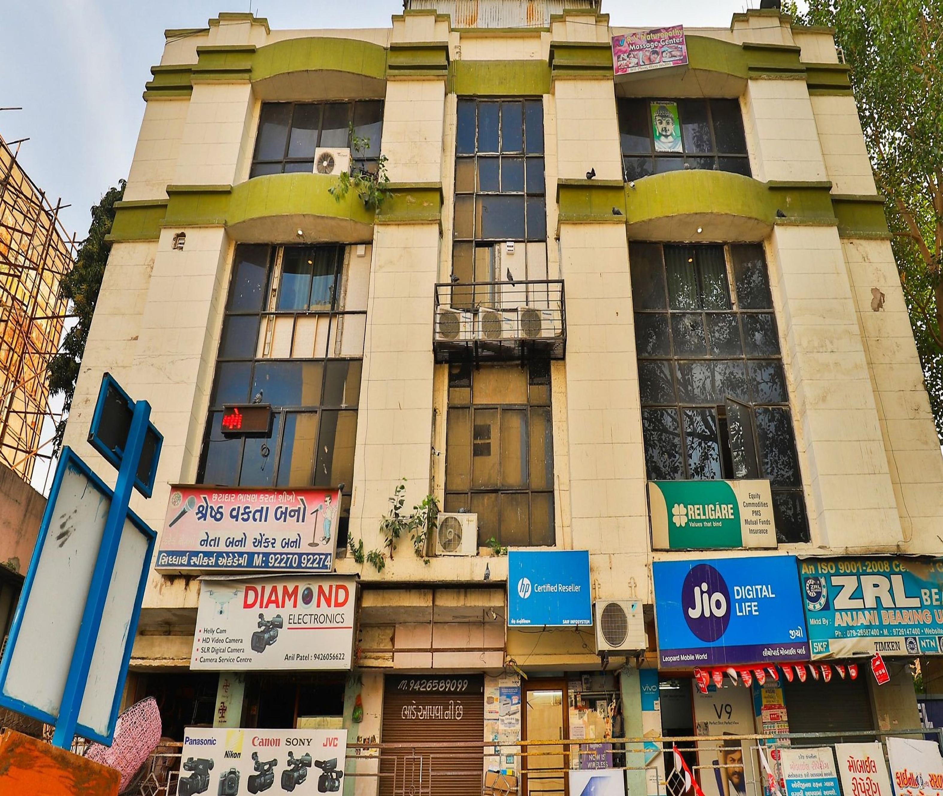 Hotel Shree Balaji Residency - Tap to explore photos