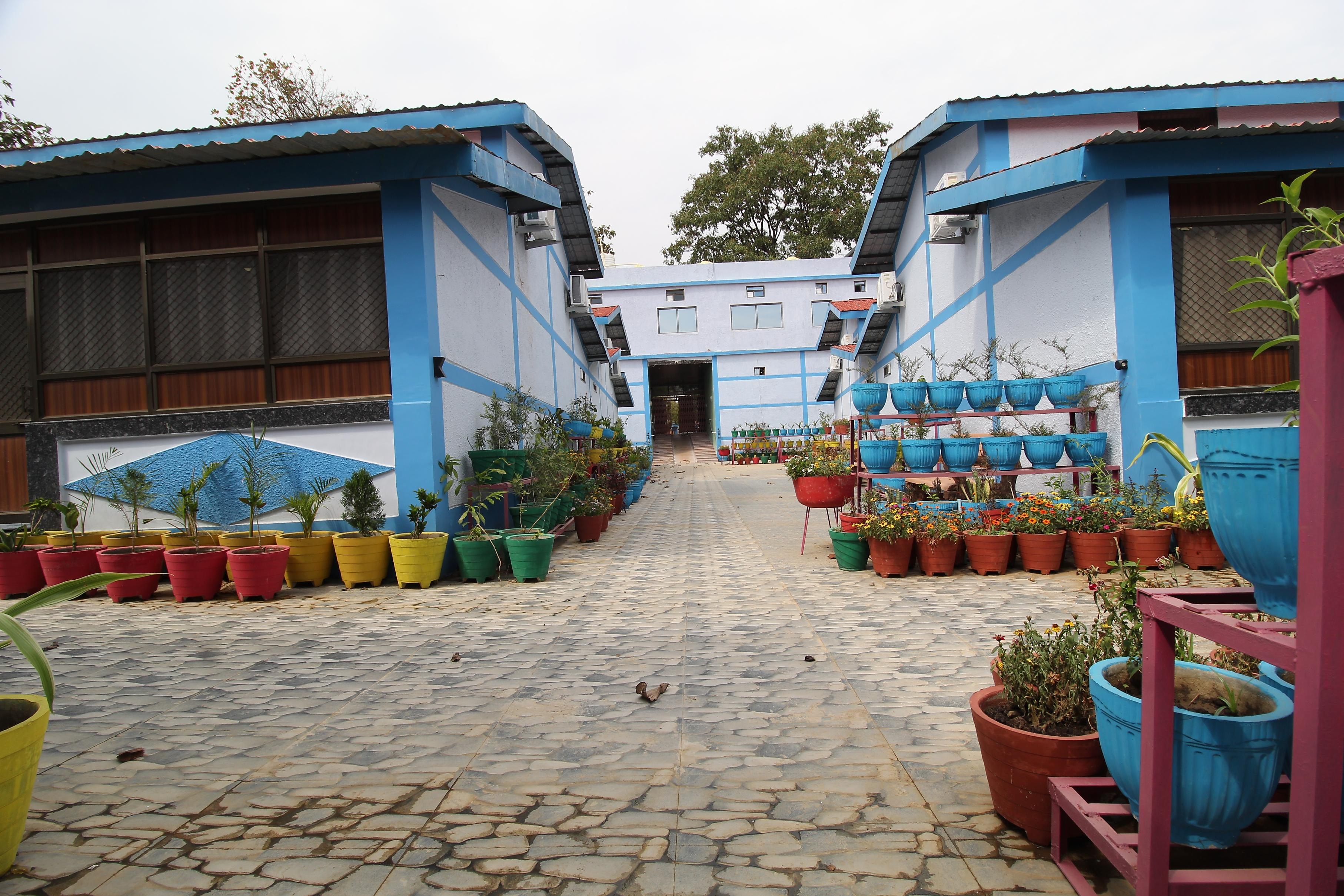 Mrignayani Farm Stay Resort Kanha - Tap to explore photos