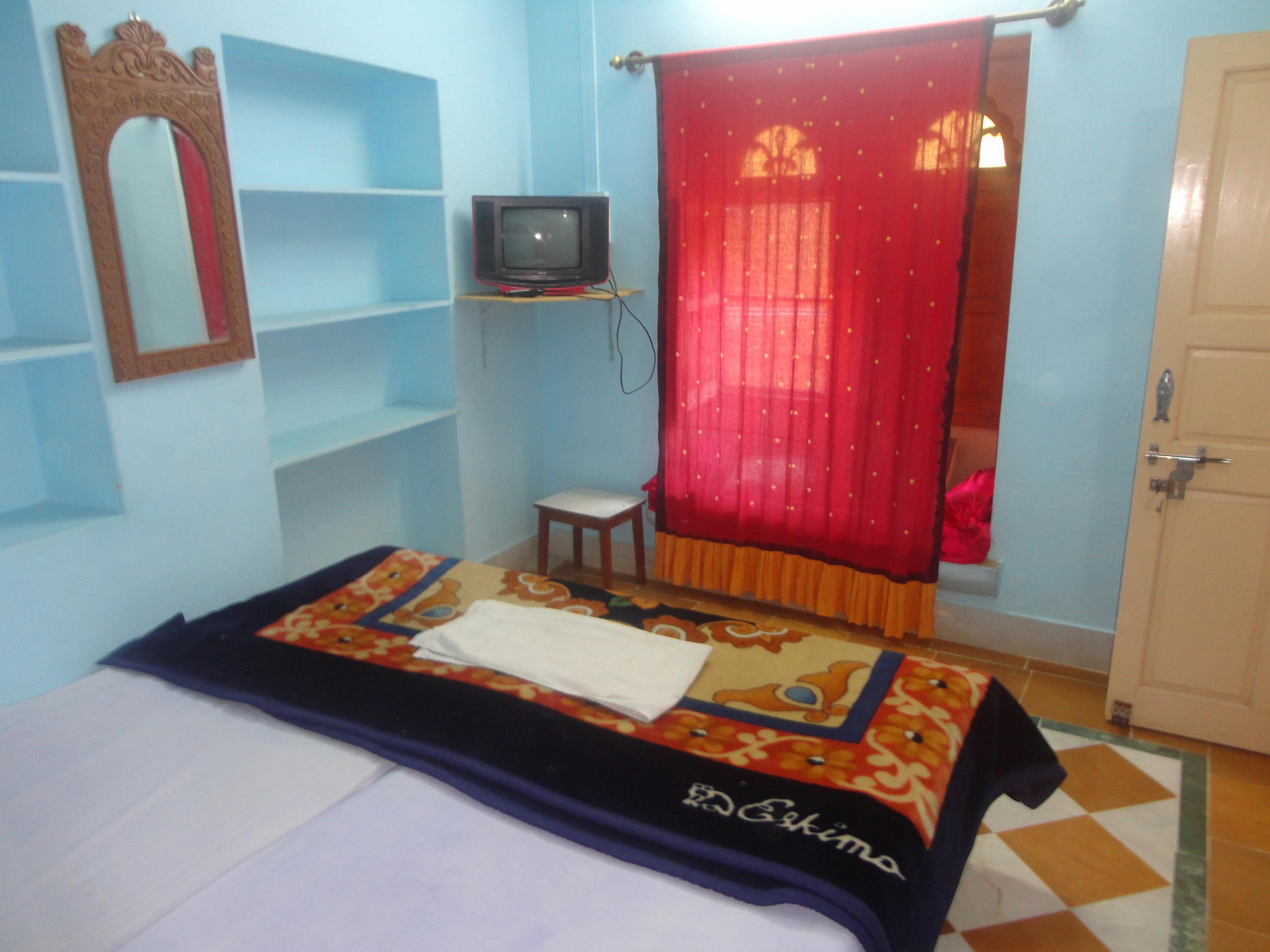 Hotel Ravi Darshan - Tap to explore photos