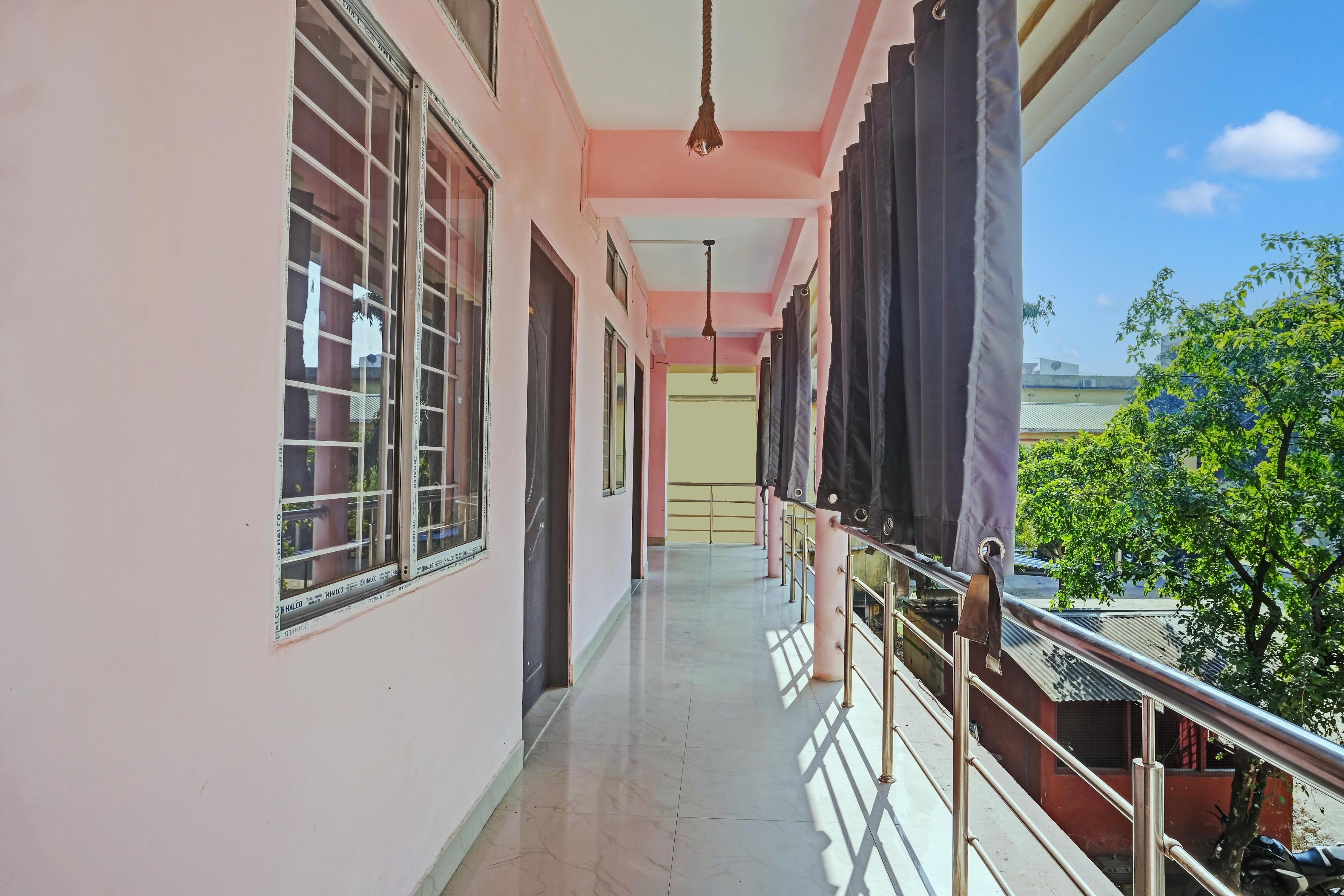 Hotel O Chandmari Guwahati - Tap to explore photos