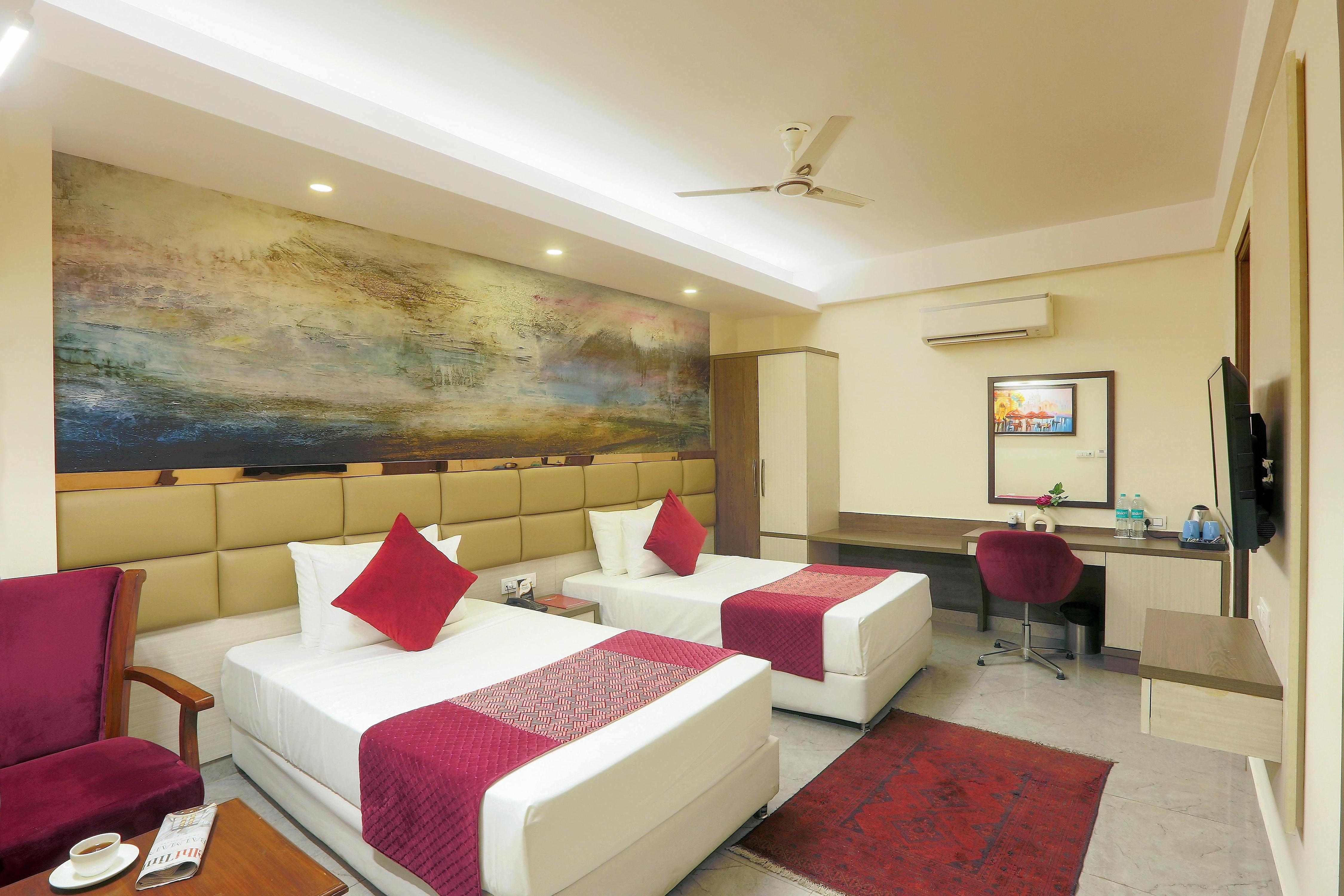 Hotel Cardinal Express Oxmo @ Delhi Airport By Luxury Group - Tap to explore photos