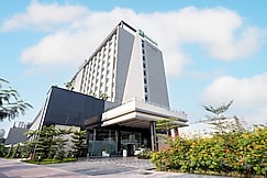 Holiday Inn Lucknow Airport Hotel, Lucknow
