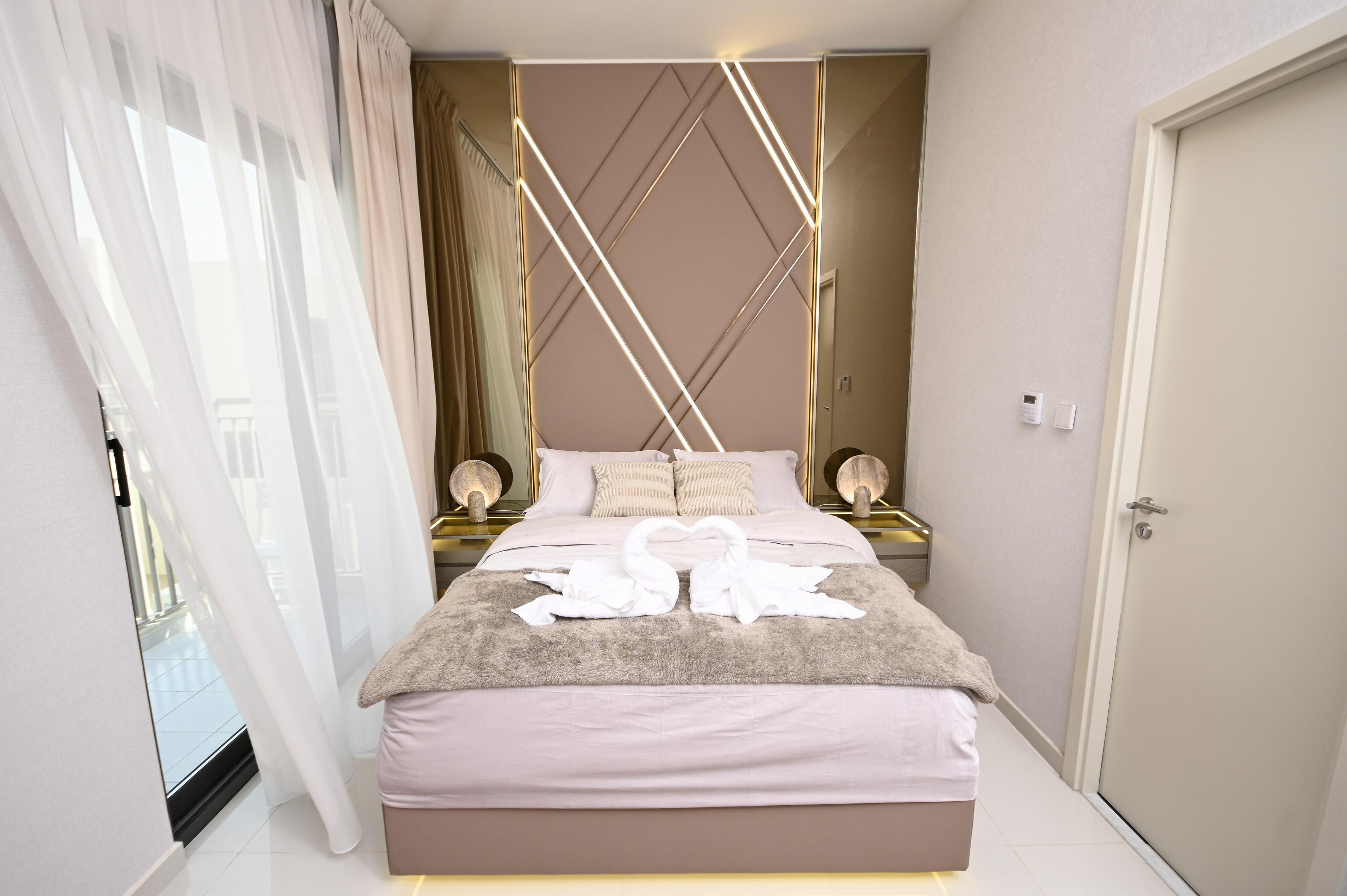 Smart Living Villa - Tap to explore photos