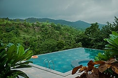 The Sky Imperial Pavoreal Jungle Resort, Kumbhalgarh