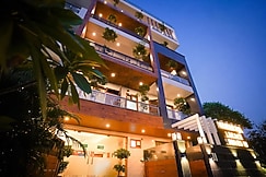 Hotel Maharaja Palace Boutique Hotels Near Medanta Medicity Gurgaon, Gurgaon