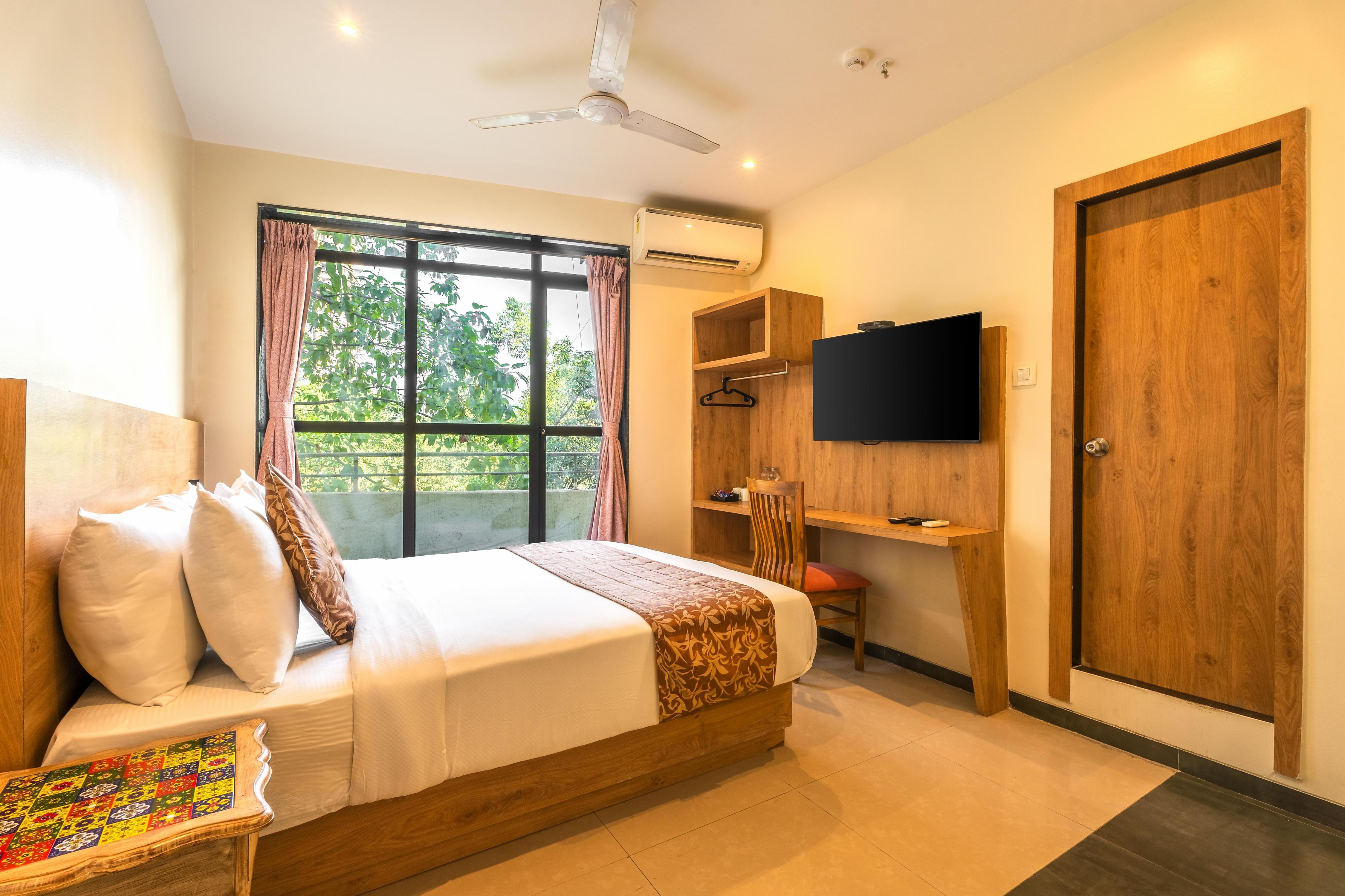 Arnna Hotel - Goregaon - Tap to explore photos