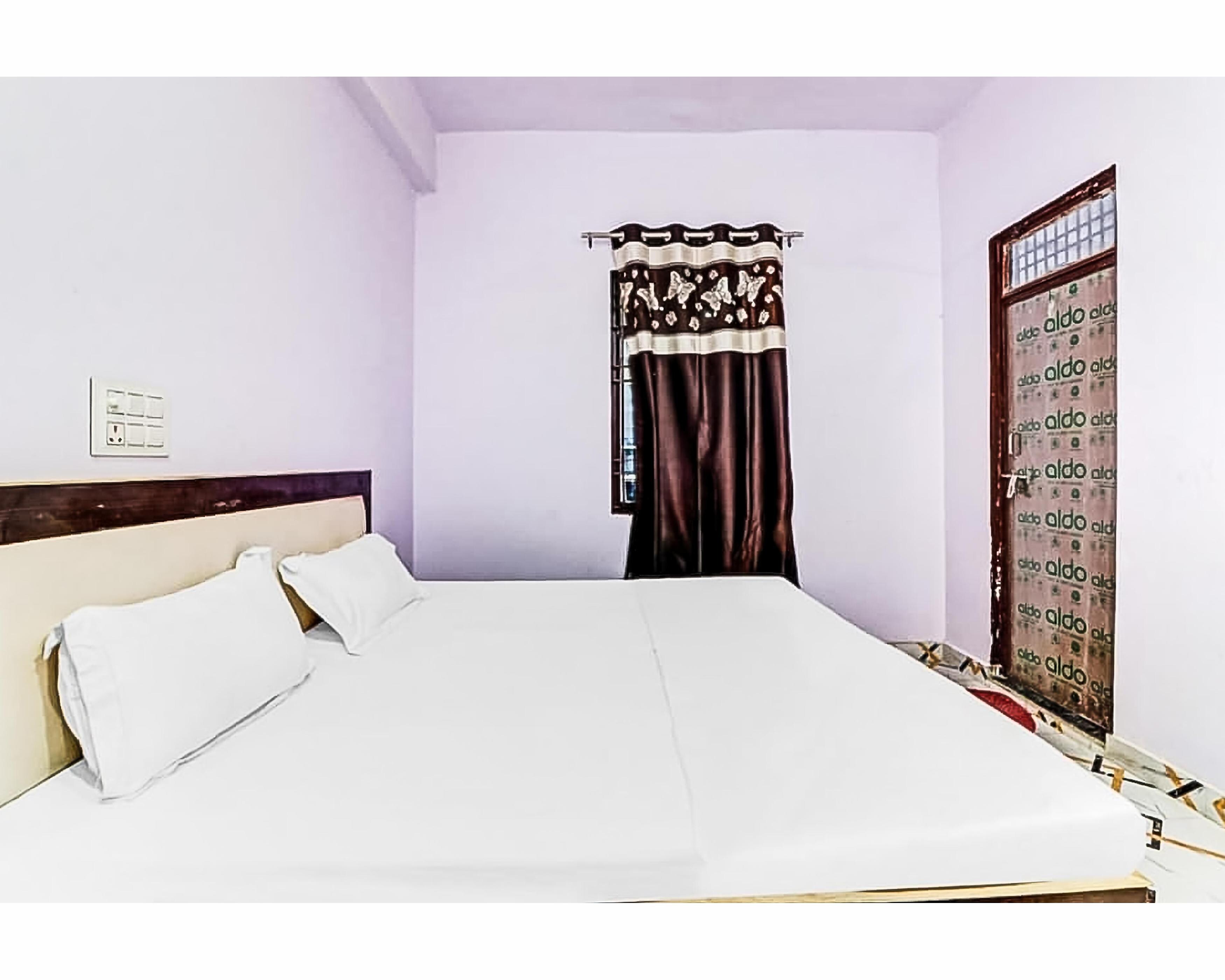 Hotel Kaka Ji Palace By WB Inn - Tap to explore photos
