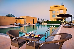 Sterling Pushkar, Pushkar