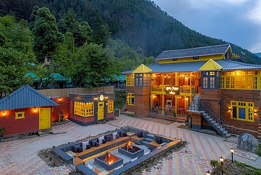 Whoopers Boutique Kasol | Near Mall Road Kasol