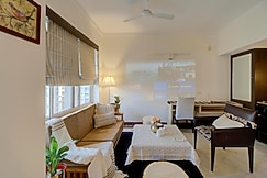 The Magenta Lavish Studio Apartment by Sojourn Stays, Ghaziabad