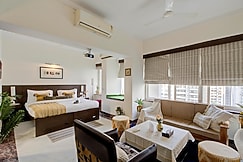 The Magenta Lavish Studio Apartment by Sojourn Stays, Ghaziabad