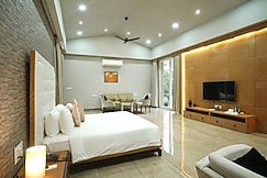 LM Farm a Holiday Villa, Takhatpur