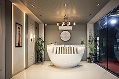 HOTEL THE PARKER INN BY KBNT GROUP, Surat