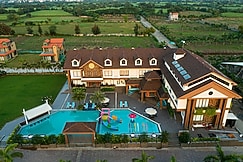 La Casa Club & Resort, Palsana