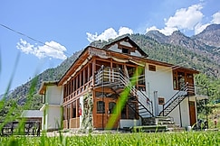 MOKSHA WOODHOUSE, Kasol