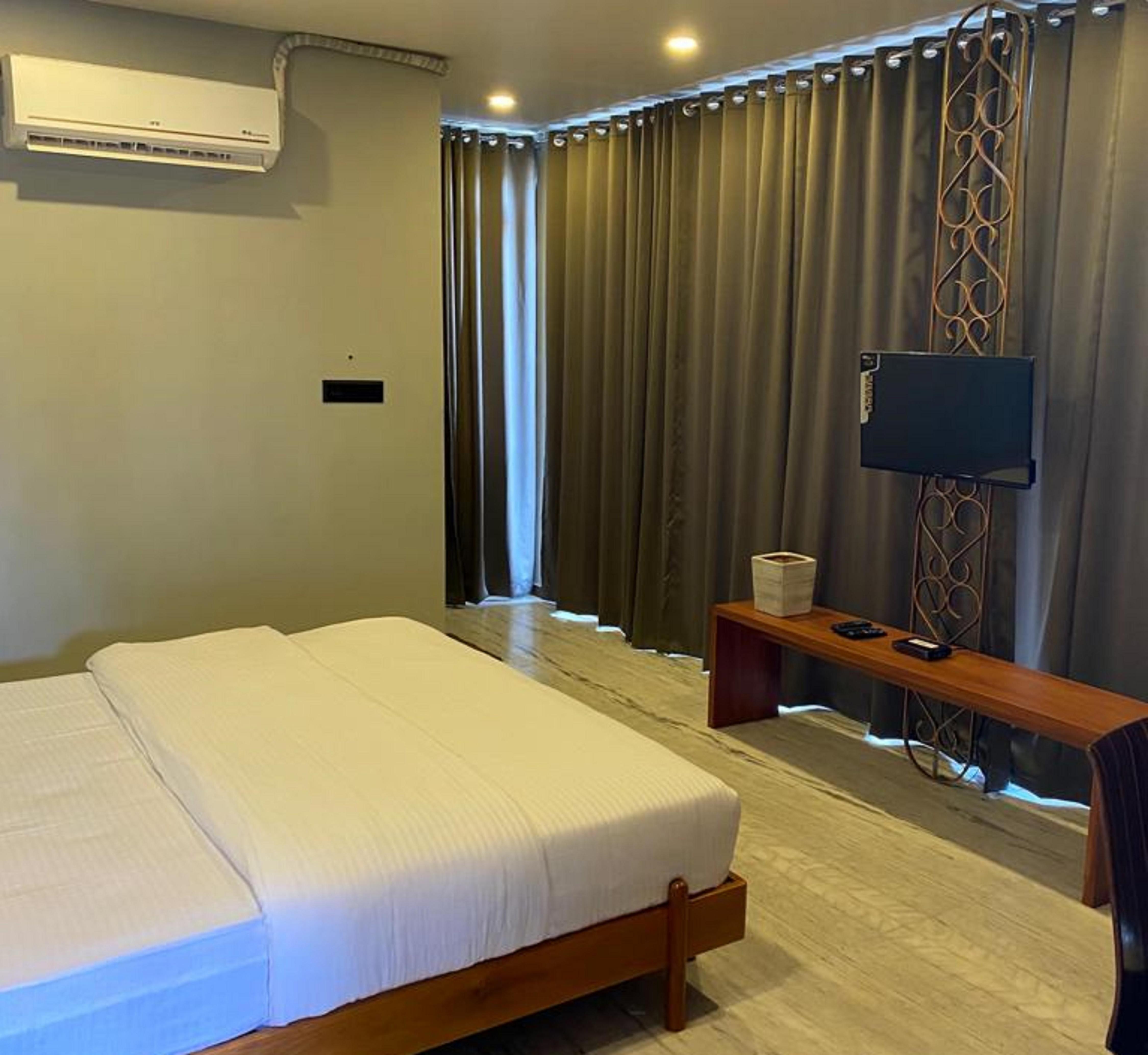 Luxe Inn Kannur - Tap to explore photos