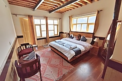 Escape Inn Kaza - By Escape Stayz