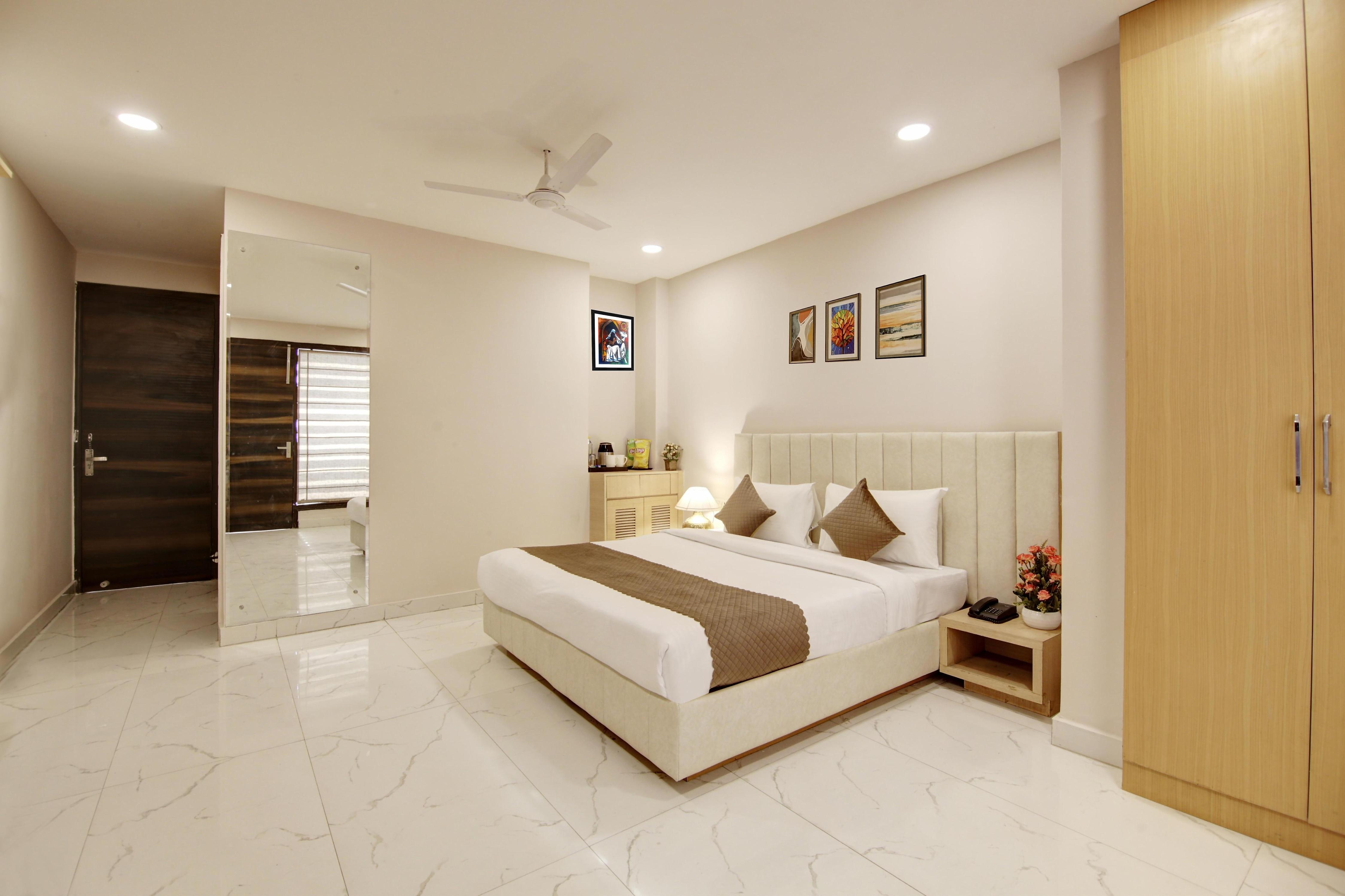 Limewood Stay Corporate - Huda City Centre - Tap to explore photos