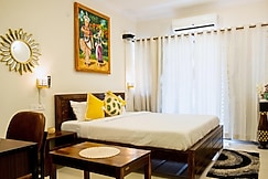 Comfortable studio room at candolim with free wifi pool and parking, Goa