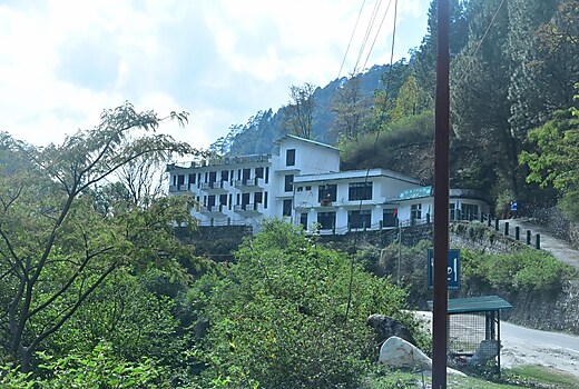GMVN hotel Maneri Lakefront