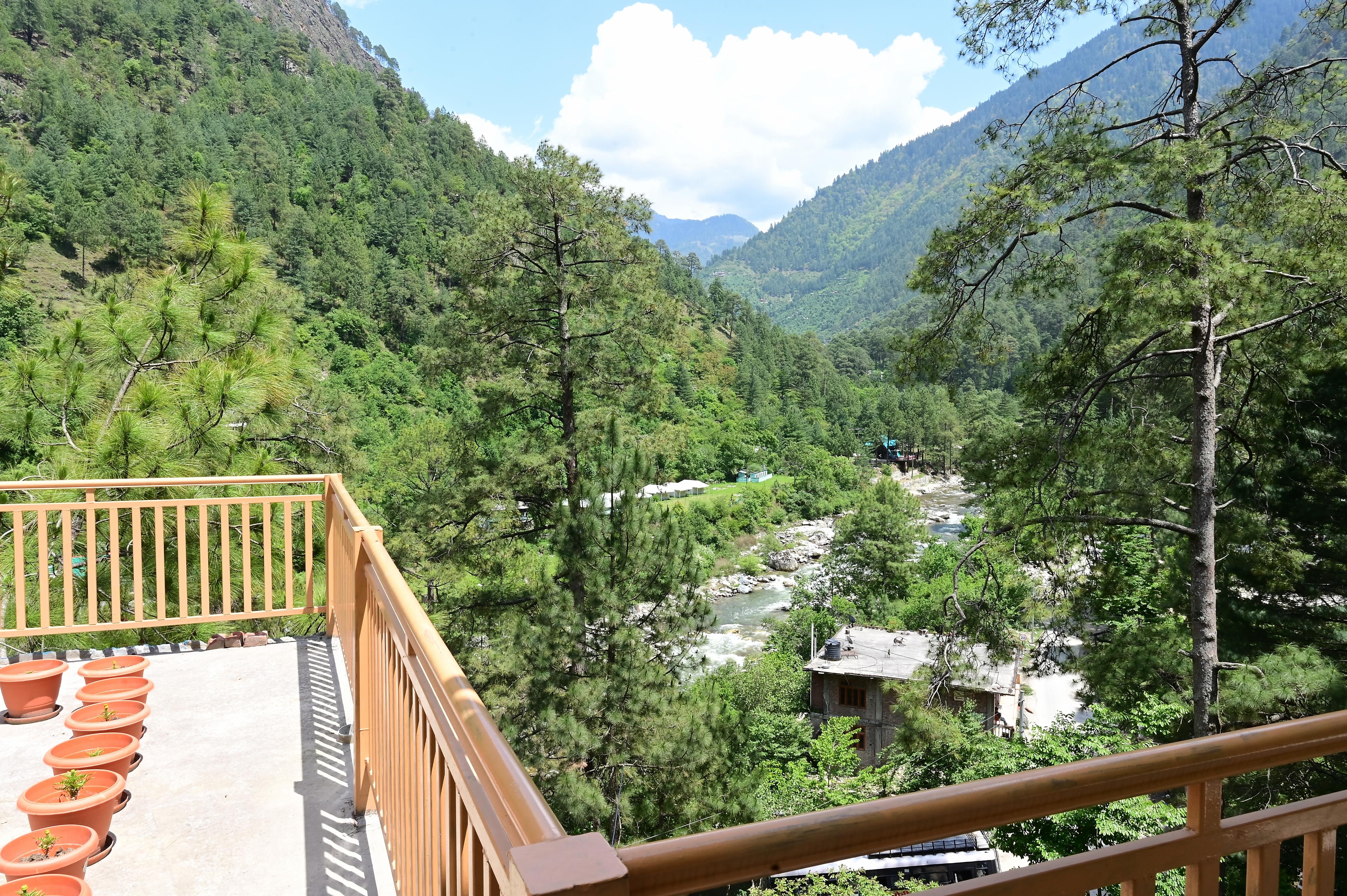 Great Himalayan nature view cottage and resort - Tap to explore photos