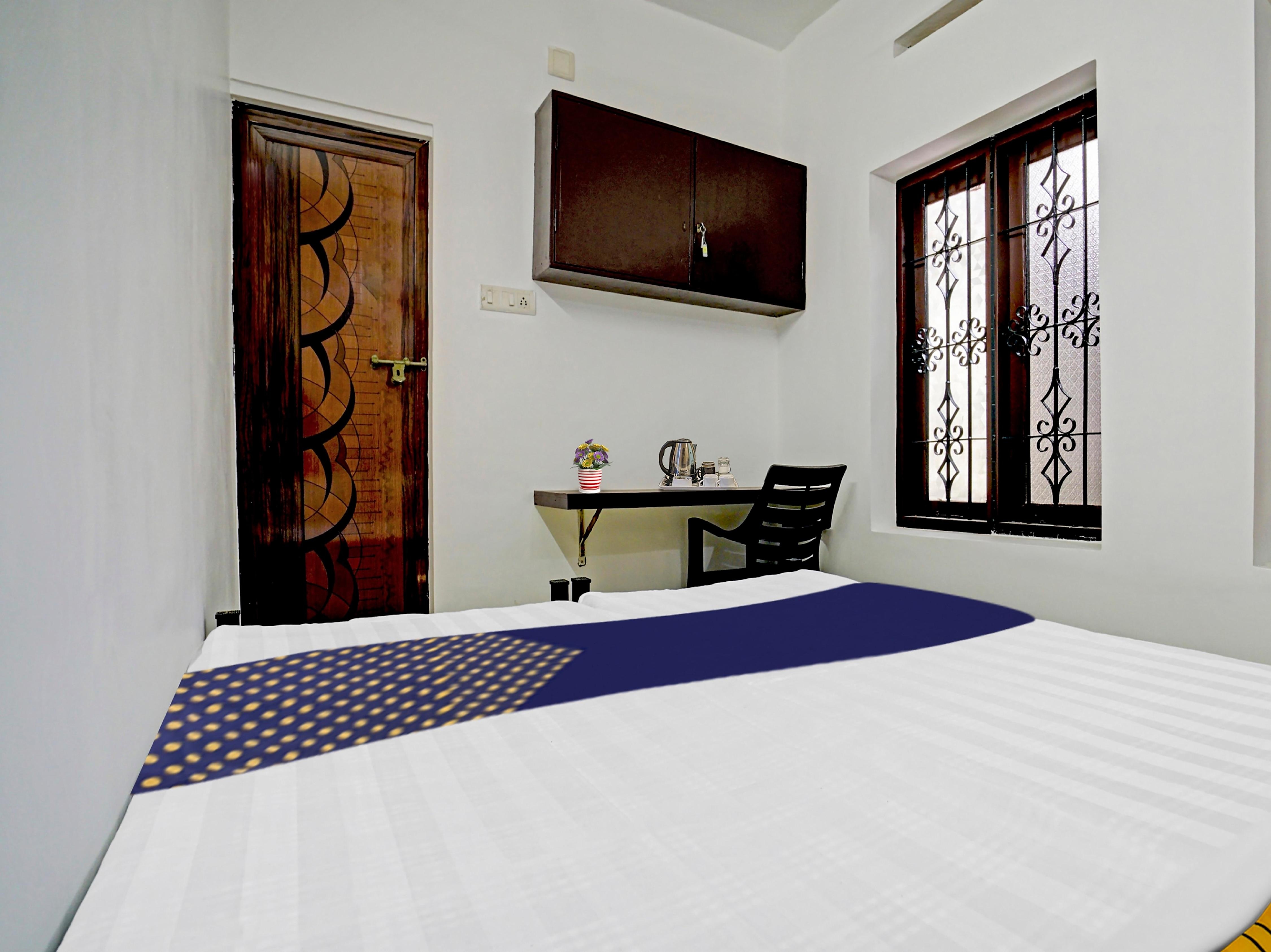 kabas Lodge - Tap to explore photos