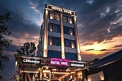 Hotel Hive @ 1 min Drive to ISBT, Dehradun