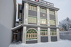 Hotel Riverwood, Srinagar